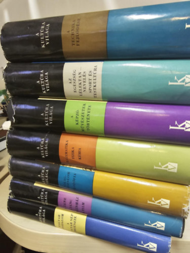 Lukács Ernőné, Béla Köpeczi - A kultúra világa 7db: Magyar irodalom, A magyar nép története/ A zene, a tánc, a színház, a film/ Világirodalom, filozófia / Matematika, fizika, kémia/ A képzőművészetek története/ Az egészség, Lélektan -nevelés, Sport és testku
