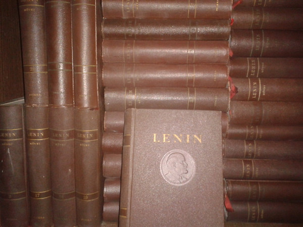 Lenin m�vei 1-38. I. kiad�s (Szikra) Nem teljes, hi�nyzik a 9. �s a 29. r�sz.