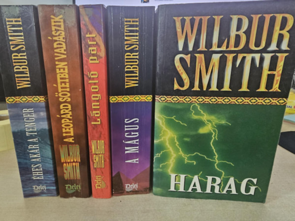 Wilbur Smith - 5db Wilbur Smith, KNYVMENT AJNLAT: hes akr a tenger+ A leoprd sttben vadszik+ Lngol part+ A mgus+ Harag