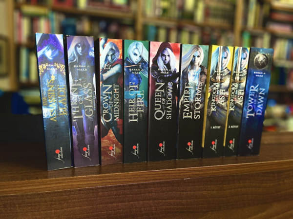 Sarah J. Maas - �vegtr�n sorozat 1-7.:Throne of Glass  +  - �jkorona + Heir of Fire - A t�z �r�k�se +  Queen of Shadows - �rnyak kir�lyn�je  + Empire of Storms - Viharok birodalma  + Tower of Dawn - A hajnal tornya + Kingdom of Ash - Felperzsel