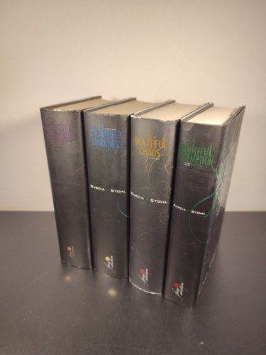 Margaret Stohl Kami Garcia - Caster krnikk sorozat 1-4. (Beautiful Creatures - Lenygz teremtmnyek / Beautiful Darkness - Lenygz sttsg / Beautiful Chaos - Lenygz Kosz / Beautiful Redemption - Lenygz megvlts)