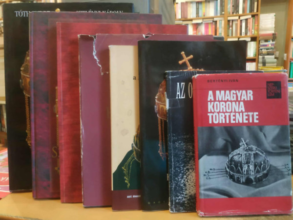 Endrey Antal, T�th Endre, J�ga Szab� Ferenc, Szigeti Istv�n, Kov�cs �va-Lovag Zsuzsa, Szel�nyi K�roly, Ipolyi Arnold Bert�nyi Iv�n - 8 db Korona �kszer: A Magyar Szent Korona: Kir�lyok �s koron�z�sok; A Magyar Szent Korona t�rt�nete; A Magyar Korona t�rt�nete; Az orsz�g koron�ja; A Magyar Koron�z�si jelv�nyek; A Szent Korona titka