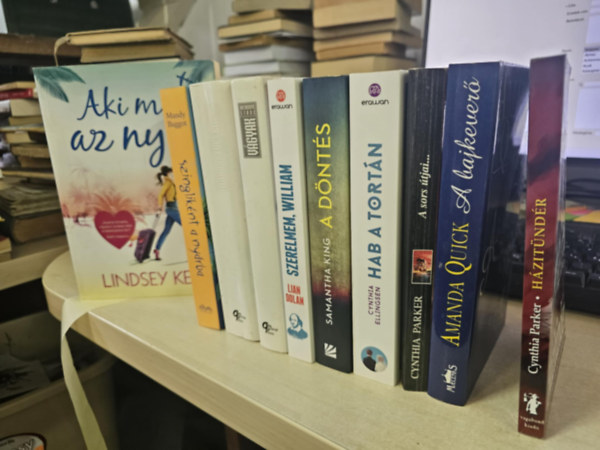 Mandy Baggot, Katherine Stone, Stone Katherine, Lian Dolan, Samantha King, Cynthia Ellingsen, Cynthia Parker, Parker Cynthia, Amanda Quick Lindsay Kelk - 10db romantika, K�NYVMENT� AJ�NLAT: Aki mer az nyer+ Szinglik�nt a ny�rba+ Maradj velem+ V�gyak+ Szerelmem William+ A d�nt�s+ Hab a tort�n+ A sors �tjai+ A bajkever�+ H�zit�nd�r