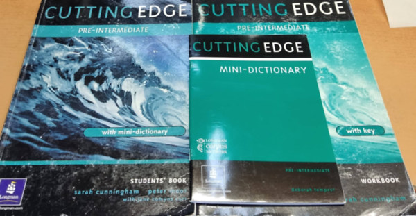 Peter Moor, Jane Comyns Carr Deborah Tempest - Cutting Edge Pre-Intermediate Students' Book + Workbook with Key + Mini-Dictionary (3 ktet)