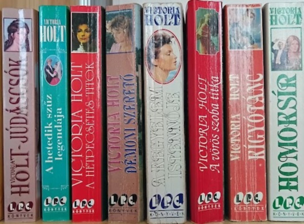Victoria Holt - 8 db-os könyvcsomag (Júdáscsók / A hetedik szűz legendája / A hétpecsétes titok / Démoni szerető / A kegyelem istennője / A vörös szoba titka / Kígyótánc / Homoksír)