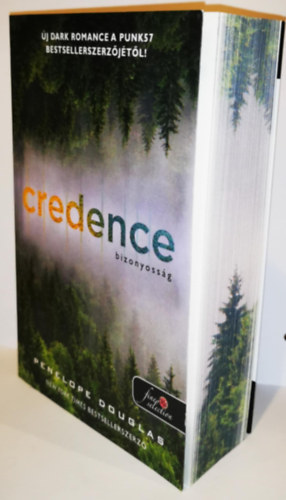 Penelope Douglas - Credence - Bizonyoss�g (�ldekor�lt)