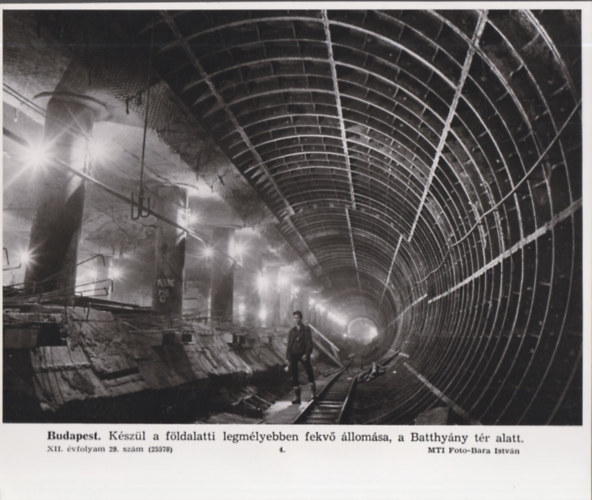 MTI eredeti fot: Budapest - Batthyny tr alatti metrlloms (17x24 cm)