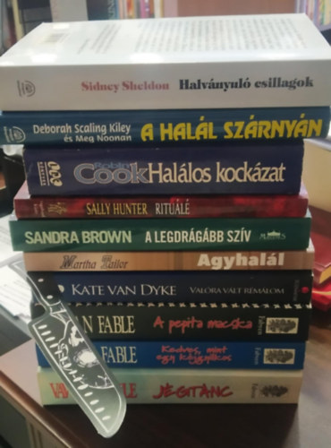 Sidney Sheldon, Robin Cook Vavyan Fable - 10 db-os KNYVMENT AJNLAT, krimi: Jgtnc +Kedves, mint egy kjgyilkos +A pepita macska +Valra vlt rmlom+ Agyhall+ A legdrgbb szv+ Ritul+ Hallos kockzat+ A hall szrnyn+ Halvnyul csillagok