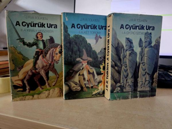 FORDÍTÓ Göncz Árpád John Ronald Reuel Tolkien - Réz Ádám - A Gyűrűk Ura I-III.: A Gyűrű Szövetsége - A Két Torony - A Király Visszatér (Első magyar nyelvű kiadás)