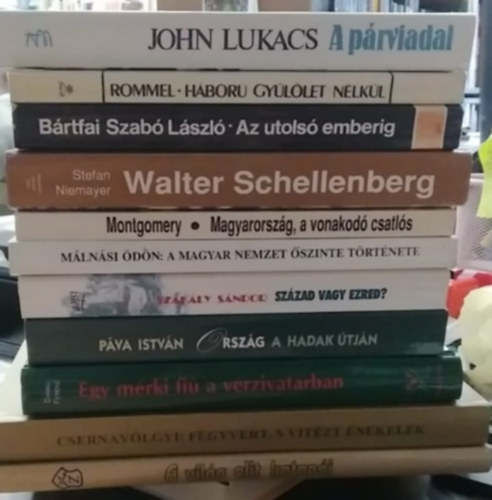 M�ln�si �d�n, John Lukacs, Rommel, Erwin, Stefan Niemayer, Montgomery, Szak�ly S�ndor, P�va Istv�n Danku Ferenc - 11 db-os K�NYVMENT� AJ�NLAT, t�rt�nelmi: A vil�g elit katon�i+ Fegyvert, s vit�zt �nekelek+ Egy m�rki fi� a v�rzivatarban+ Orsz�g a hadak �tj�n+ Sz�zad vagy ezred? A magyar nemzet �szinte t�rt�nete+ Magyarorsz�g, a vonakod� csatl