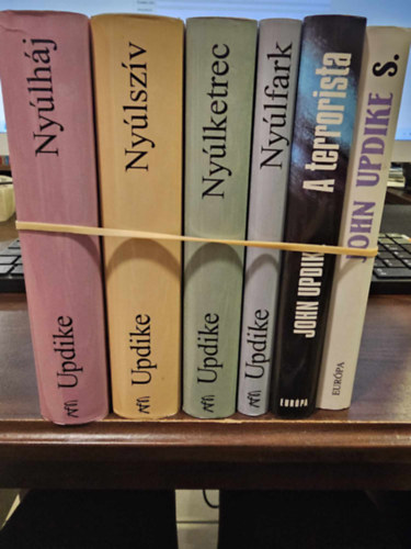 John Updike - Nylketrec + Nylszv + Nylfark + Nylhj + A terrorista+ S. (6 m)