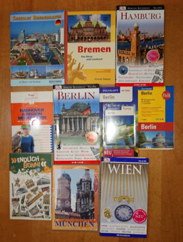 10 db-os �tik�nyvcsomag n�met nyelvter�letre k�sz�l�knek aj�nd�k M�nchen DVD-vel: Bremen - Das Reise- und Lesebuch, Seestadt Bremerhaven, Hamburgm, Berlin - Stadplan, Berlln (Polylott),Berlin(DK)? Hannover & Region, Endlich Bonn Wien + M�n