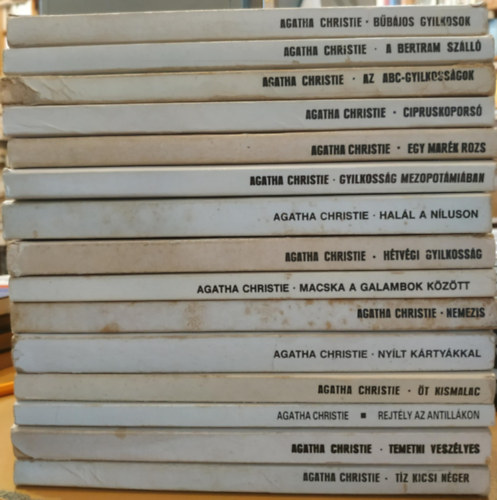 Agatha Christie - 15 db Agatha Christie krimi (cmlista a termklersban)