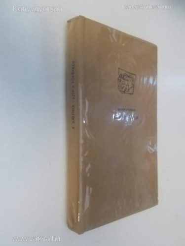 SZERZŐ Erich Kästner SZERKESZTŐ Jahn Anna FORDÍTÓ Békés István - Szív a tükörben - Válogatott versek díszkötés Fekete-fehér illusztrációkkal. dobozban