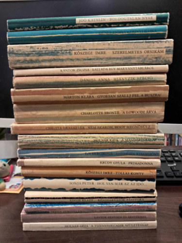 Dénes Zsófia, Joó Katalin, Kőszegi Imre, Molnár Kata, Kántor Zsuzsa, Dániel Anna, Márton Klára, Krúdy Gyula Charlotte Brontë - 17 db-os KÖNYVMENTŐ AJÁNLAT, csíkos könyvek: Lányok fényben és árnyékban, A tizennyolcadik születésnap, Minden másképpen van, Rénszarvasok pásztora, Hol van már az az idő..., Tollas konty, Primadonna, Andersen kisasszony, Nem akarom