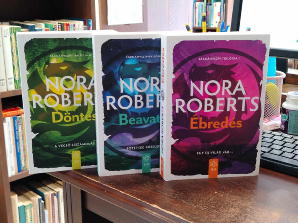 Nora Roberts - Srknyszv sorozat 1-3. breds+Beavats+Dnts