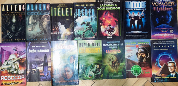 Alan Dean Foster, Malcolm Webster, Dm Pter, Esther M. Friesner, John Gregory Betacourt, Stuart Herrington, Joe Haldeman, Isaac Asimov, David Brin, Christopher Sethfield, E. Curtis, St Steve Perry - 14db sci-fi regny - Steve Perry-Alien 4-Lidrces utazs; Ripley hborja; Alan Dean Foster-tlet; Malcolm Webster-Az Idegen; Dm Pter-Lzads a zld bolygn; Esther M. Friesner-MB II.Stt zsaruk; stb. (a tbbi r s m a le