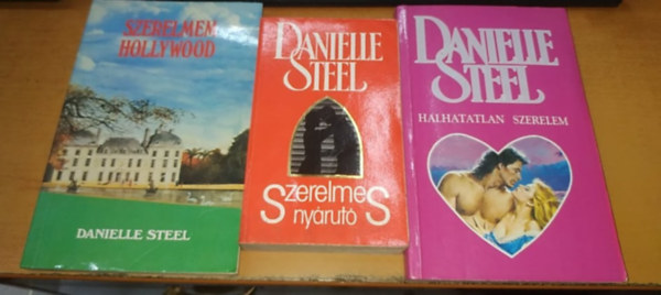 Danielle Steel - 7 db Danielle Steel: A szellem + Az igaz szerelem + Baleset + Egyszer az letben + Halhatatlan szerelem + Szerelmem, Hollywood + Szerelmes nyrut