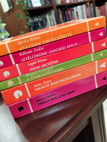 Ign�cz R�zsa, K�lm�n Zs�fia, Ligeti Vilma, Bogdan Szczygiet, Baracs D�nes Feh�r Kl�ra - K�NYVMENT� AJ�NLAT, 6 DB. VIL�GJ�R�K, Vak�ci� Magyarorsz�gon, Utaz�sok eml�kk�nyve, Lev�lc�m�nk: Chicago 60615..., Indiai arck�pek, A titokzatos niger, Tanuld meg �jra K�n�t