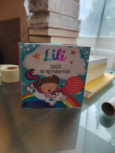 Lili segt az egyszarvn!
