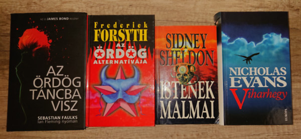 Nicolas Evans, Frederick Forsyth, Sebastian Faulks Sidney Sheldon - 4 kiváló krimi csomagban:Istenek malmai, Viharhegy, Az ördög alternatívája, Az ördög táncba visz