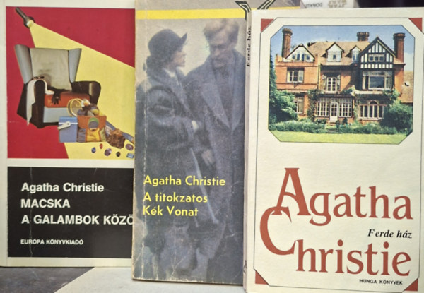 Agatha Christie - Ferde ház + A titokzatos kék vonat + Macska a galambok között ( 3 db Agatha Christie könyv )