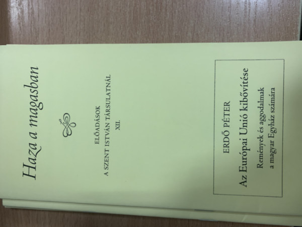 Farkas Olivér - Sarbak Gábor (szerk.) - Haza a magasban (Előadások a Szent István Társulatnál XII.)