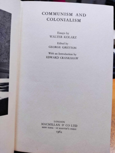 George Gretton , Edward Crankshaw Walter Kolarz (Edit.) - Communism and Colonialism: Essays by Walter Kolarz