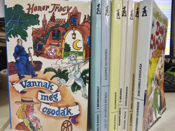 Evelyn Waugh, Ilja Ilf- Jevgenyij Petrov, Roald Dahl, Giuseppe Berto, Michael Frayn, R. Gordon, Giovannino Guareschi, Vidám könyvek Honor Tracy - 8db kötet, KÖNYVMENTŐ AJÁNLAT: Vannak még csodák+ A megboldogult+ Elsöprő egyéniség+ Szuperpempő+ Ó Serafina+ Bádogemberek+ Miből lesz az orvosdoktor?+ Don Camillo kisvilága