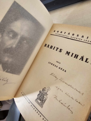 Juh�sz G�za - Kort�rsaink 1-9.: Babits Mih�ly- Csath� K�lm�n- Herczeg Ferenc- M�ricz Zsigmond- Tormay C�cile- Zilahy Lajos- M�cs L�szl�- Bart�k B�la- Hevesi S�ndor