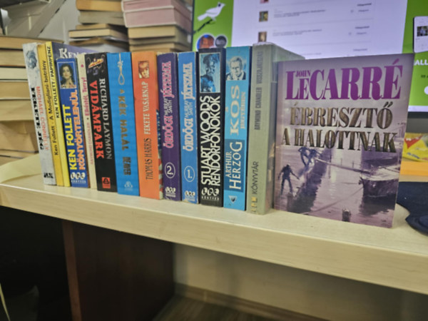 Ken Follett, Raymond Chandler, Richard Laymon, Jeffery Deaver, Thomas Harris, Murray Smith, Stuart Woods, Arthur Herzog, John le Carré Michael Connelly - ---