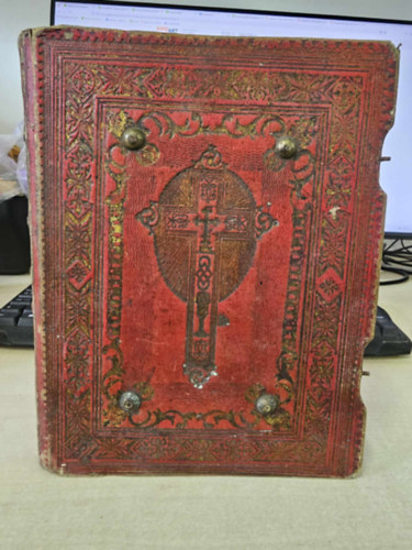 Pongrácz Eszter - Arany Korona Imádságos és Énekeskönyv