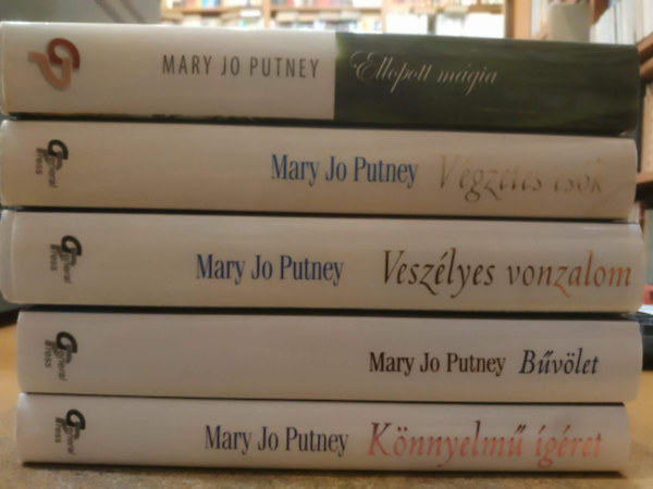 Mary Jo Putney - 5 db Mary Jo Putney: Ellopott m�gia; V�gzetes cs�k; Vesz�lyes vonzalom; B�v�let; K�nnyelm� �g�ret