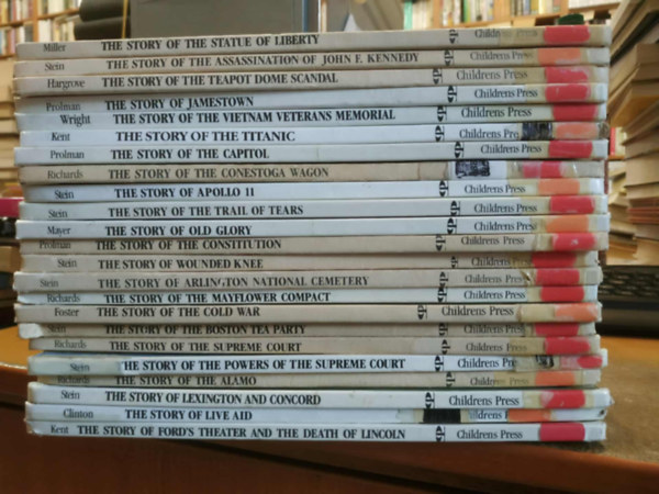 Weekly Reader Books - 23 db Cornerstones of Freedom (Szrvnyszmok felsorolva az adatlapon)