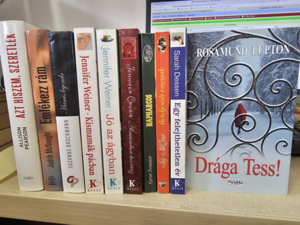 Allison Pearson, Judith McNaught, Suzanne Brockmann, Jennifer Weiner, Jennifer Crusie, Karen Brandon, July McQueen, Sarah Dessen, Rosamund Lupton, k�nyvcsomag - 10db romantika, K�NYVMENT� AJ�NLAT: Azt hiszem szeretlek+ Eml�kezz r�m+ Hamis legenda+ Kismam�k p�cban+ J� az �gyban+ �lmaimban k�s�rtesz+ Napharcos+ Beteljes�lt v�gyak+ Egy felejthetetlen �v+ Dr�ga Tess!