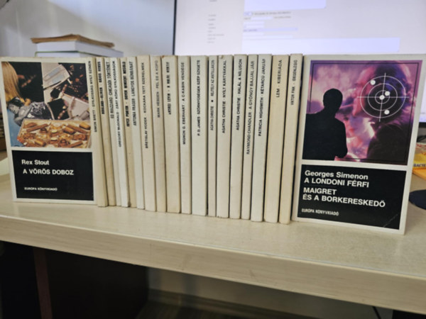 Agatha Christie, Raymond Chandler, Patricia Highsmith, Lem Stanislaw, Viktor Fink, Georges Simenon, Rex Stout, Brett Simon, Rouland-Olivier, Ed Mazzaro, Gregory McDonald, Joyce Porter, An P. D. James - 20db Eur�pa krimi, K�NYVMENT� AJ�NLAT: Sz�rny�s�gek sz�p szigete+ Rejt�ly az antill�kon+ Ny�lt k�rty�kkal+ Hal�l a N�luson+ A gy�ngy bajjal j�r+ K�tarc� janu�r+ Kiberi�da+ Idegenl�gi�+ A londoni f�rfi/ Maigret �s a borkereske