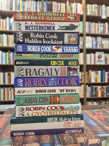 A.J. Quinnel Robin Cook - 14 db krimi K�NYVMENT� AJ�NLAT: Fekete szarv, Mesterk�mek, Hal�los kock�zat, Vaks�g, Rag�ly, Sokk, M�hiba, M�reg, A gy�trelem �ve, Ak�r az Isten, L�z, Agymos�s