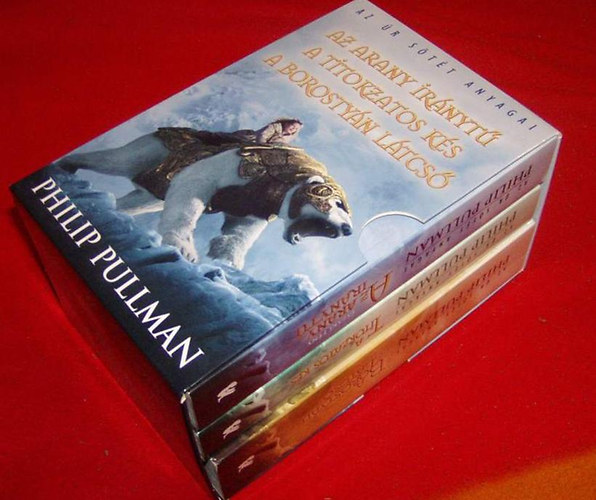 Philip Pullman - Az arany irnyt, A titokzatos ks, A borostyn ltcs -Dszdobozban-