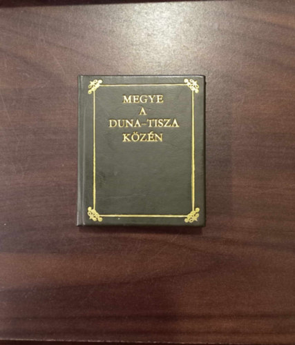 Ablaka Istv�n  (szerk.) - Megye a Duna-Tisza k�z�n (minik�nyv, sz�mozott)
