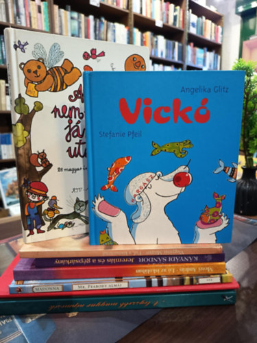 RTV-Minerva, Vlagyimir Mitipov, K�ny�di S�ndor, Mezei Andr�s, Madonna, G�ti Kov�cs Istv�n Angelika Glitz - Gyerekk�nyv k�nyvcsomag 8 darabos K�NYVMENT� AJ�NLAT: Vick�, Aki nem hiszi, j�rjon ut�na, Fuf, a kismammut, Jeremi�s �s a g�ps�rk�ny, L� az iskol�ban, Mr. Peabody alm�i, A s�rk�ny�l� P�sztorleg�ny, A legszebb magyar n�pmes�k