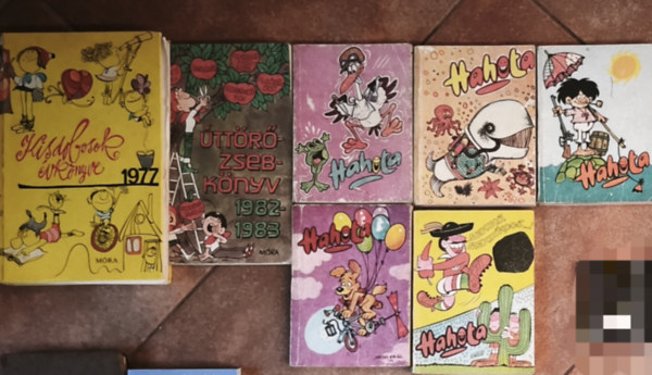 F�leki J�nos  (szerk.), Trencs�nyi L�szl� (szerk.) Somos �gnes (szerk.) - 4db Hahota + aj�nd�k kisdobos �s �tt�r� k�nyvek (�sszesen 7db m�) - Pajt�s-Hahota-1983/11., 1984/16., 17., 1985/18., 1986/23. + Kisdobosok �vk�nyve 1977., �tt�r� zsebk�nyv 1982-1983