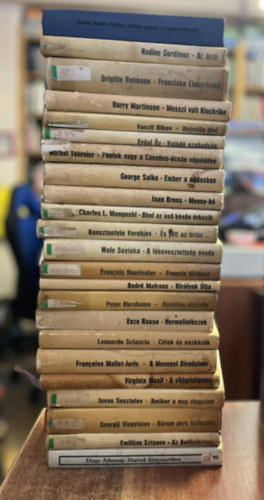 Diane Johnson, Georgij Vlagyimov, Juvan Sesztalov, Virginia Woolf Emilijan Sztanev - 23 db Vil�gk�nyvt�r k�nyv