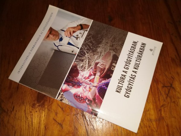 T�bb szerz� - Kult�ra a gy�gy�t�sban,gy�gy�t�s a kult�r�kban