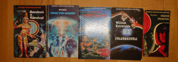A. C. Clarke, Garry Douglas, William Kotzwinkle, Fred Hoyle Steven Spielberg - 5 klasszikus sci-fi: Harmadik típusú találkozások, Randevű a Rámával, Hegylakó, E.T. - A földönkívüli kalandjai a Földön, Osszián küldetés