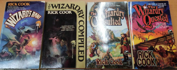 Rick Cook - 4 db Rick Cook: Wizard's Bane + Wizardry Compiled + The Wizardry Consulted + The Wizardry Quested