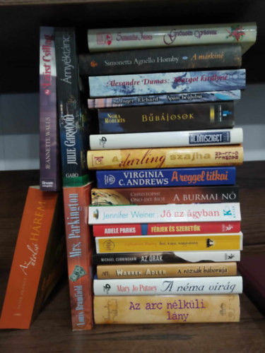 Jacquelyn Mitchard, Mary Jo Putney, Warren Adler, Michael Cunningham, Catherine Barry, Adele Parks, Jennifer Weiner, Christophe Ono-dit-Biot, V. C. Andrews, Gillian Bagwell, Katherine S Tbb szerz - 20 db romantika, KNYVMENT AJNLAT: Az arc nlkli lny+ A nma virg+ A rzsk hborja+Az rak + s, kapa, nagyharang+ Frjek s szeretk+ J az gyban+ A burmai n+ A reggel titkai+ A darling szajha+ lomsziget+ Bbjosok