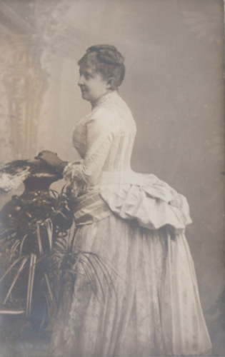 Prielle Kornélia színésznő (képeslap)