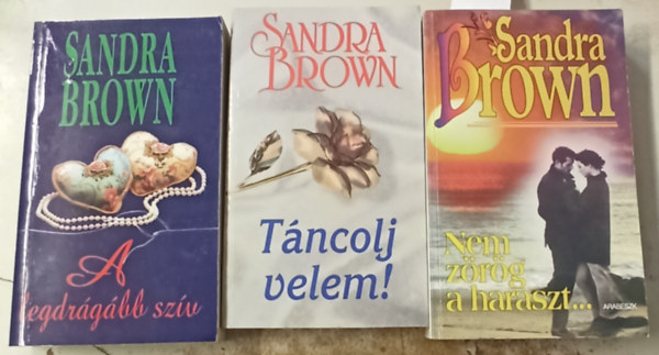 Sandra Brown - 3 db Sandra Brown k�tet: Nem z�r�g a haraszt... - T�ncolj velem! - A legdr�g�bb sz�v