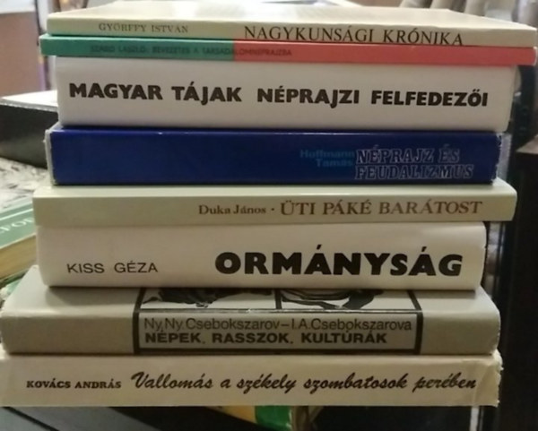 Kov�cs Andr�s, Csebokszarov-Csebokszarova, Kiss G�za, Duka J�nos, Hoffmann Tam�s, Szab� L�szl�, Gy�rffy Istv�n - 8 db-os K�NYVMENT� AJ�NLAT, n�prajz: Nagykuns�gi kr�nika+ Bevezet�s a t�rsadalomn�prajzba+ Magyar t�jak n�prajzi felfedez�i+ N�prajz �s feudalizmus+ �ti p�k� bar�tost+ Orm�nys�g+ N�pek, rasszok, kult�r�k+ Vallom�s a sz�kely s