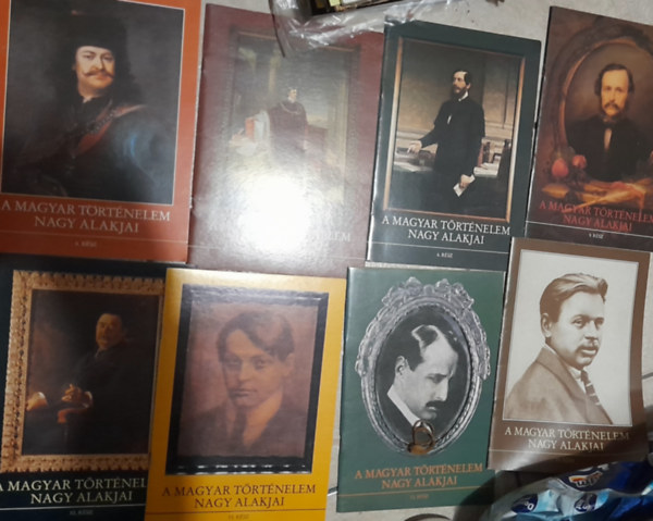 Kende János-Sipos Péter - 8 db Magyar történelem nagy alakjai füzet : 4. borítón: II. Rákóczi Ferenc, 5.borítón: Széchenyi Ferenc, 6.borítón: Kossuth Lajos, 9. borítója: báró Eötvös József, 10. borító: Mikszáth , 11.borító: Ady, 12. borító:Károlyi M